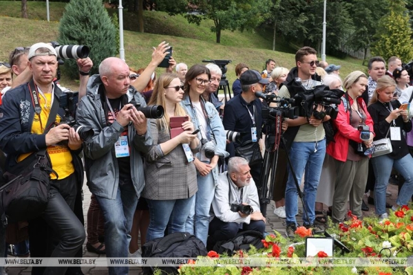 Именная звезда Анатолия Ярмоленко зажглась на Аллее звезд "Славянского базара в Витебске" Именная звезда Анатолия Ярмоленко зажглась на Аллее звезд "Славянского базара в Витебске"