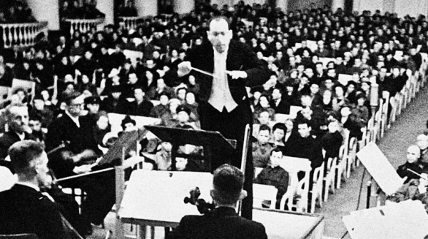"Мертвый" город заиграл. Как создавалась легендарная Седьмая симфония Шостаковича "Мертвый" город заиграл. Как создавалась легендарная Седьмая симфония Шостаковича