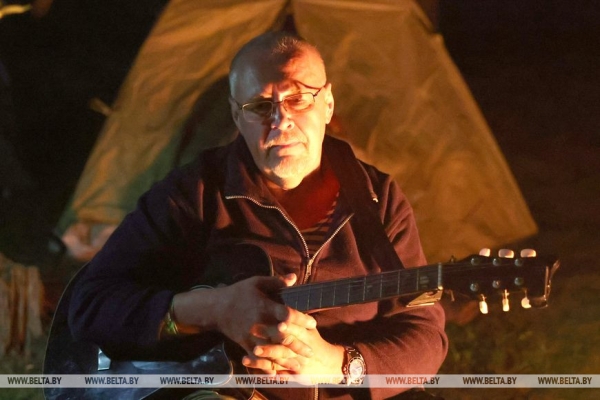 РЕПОРТАЖ о том, как "Большая бард-рыбалка" зажигает на берегу Чигиринки под гитарные аккорды РЕПОРТАЖ о том, как "Большая бард-рыбалка" зажигает на берегу Чигиринки под гитарные аккорды