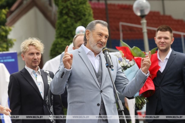 Именная звезда Анатолия Ярмоленко зажглась на Аллее звезд "Славянского базара в Витебске" Именная звезда Анатолия Ярмоленко зажглась на Аллее звезд "Славянского базара в Витебске"