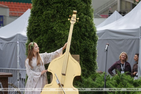 Именная звезда Анатолия Ярмоленко зажглась на Аллее звезд "Славянского базара в Витебске" Именная звезда Анатолия Ярмоленко зажглась на Аллее звезд "Славянского базара в Витебске"