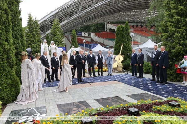 Именная звезда Анатолия Ярмоленко зажглась на Аллее звезд "Славянского базара в Витебске" Именная звезда Анатолия Ярмоленко зажглась на Аллее звезд "Славянского базара в Витебске"