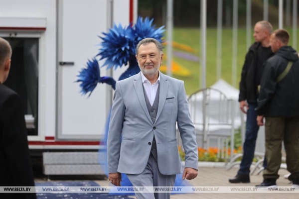 Именная звезда Анатолия Ярмоленко зажглась на Аллее звезд "Славянского базара в Витебске" Именная звезда Анатолия Ярмоленко зажглась на Аллее звезд "Славянского базара в Витебске"