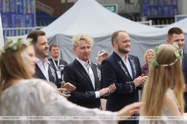 Именная звезда Анатолия Ярмоленко зажглась на Аллее звезд "Славянского базара в Витебске" Именная звезда Анатолия Ярмоленко зажглась на Аллее звезд "Славянского базара в Витебске"