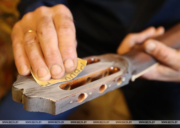 РЕПОРТАЖ: Как витебский мастер больше 30 лет дает жизнь струнным музыкальным инструментам РЕПОРТАЖ: Как витебский мастер больше 30 лет дает жизнь струнным музыкальным инструментам