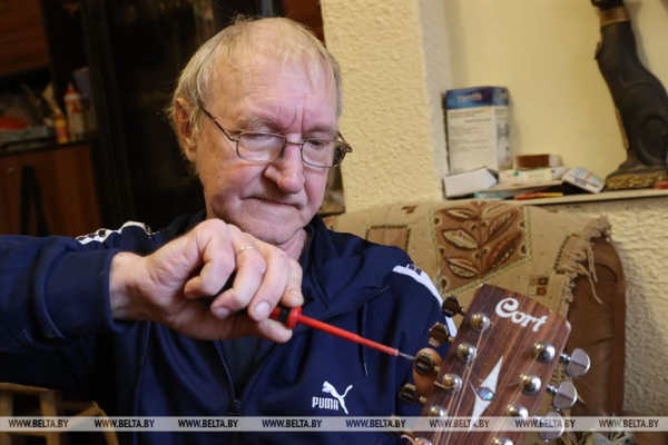 РЕПОРТАЖ: Как витебский мастер больше 30 лет дает жизнь струнным музыкальным инструментам РЕПОРТАЖ: Как витебский мастер больше 30 лет дает жизнь струнным музыкальным инструментам