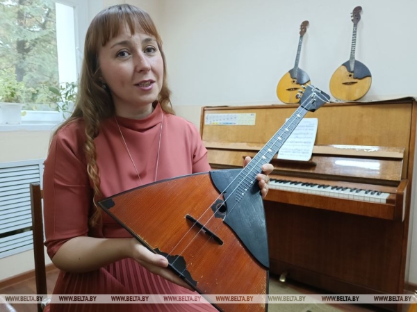 РЕПОРТАЖ о музыканте - педагоге детской школы искусств из Витебска и ее юных виртуозах-балалаечниках РЕПОРТАЖ о музыканте - педагоге детской школы искусств из Витебска и ее юных виртуозах-балалаечниках
