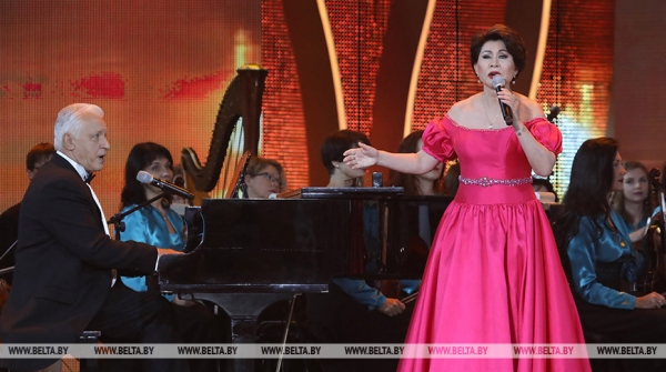 Эстрадная певица Роза Рымбаева отмечает юбилей Эстрадная певица Роза Рымбаева отмечает юбилей