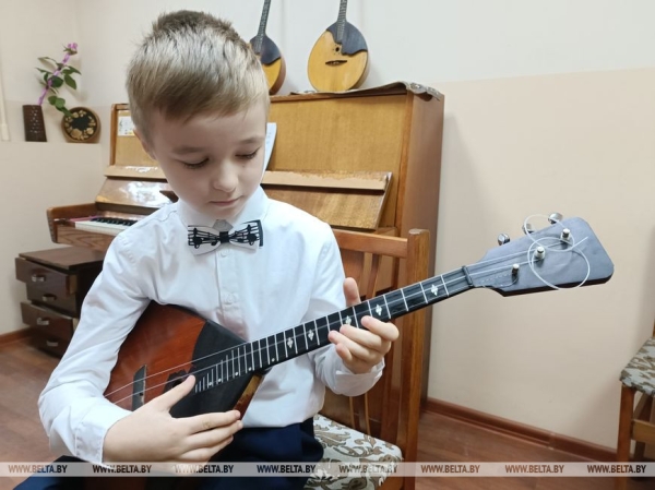 РЕПОРТАЖ о музыканте - педагоге детской школы искусств из Витебска и ее юных виртуозах-балалаечниках РЕПОРТАЖ о музыканте - педагоге детской школы искусств из Витебска и ее юных виртуозах-балалаечниках