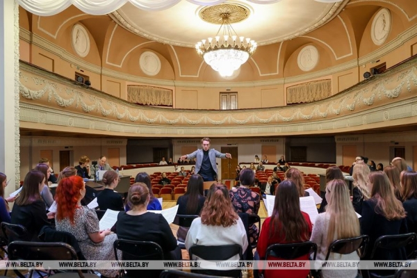 ФОТОФАКТ: Более 20 молодых хоровых дирижеров из Беларуси, России и Китая участвуют в конкурсе имени Ровдо ФОТОФАКТ: Более 20 молодых хоровых дирижеров из Беларуси, России и Китая участвуют в конкурсе имени Ровдо