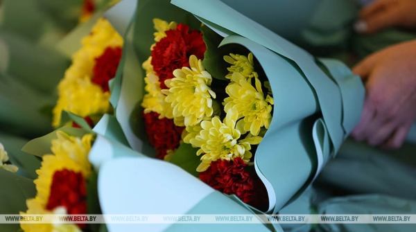 Народная артистка Беларуси Людмила Златова отмечает юбилей Народная артистка Беларуси Людмила Златова отмечает юбилей