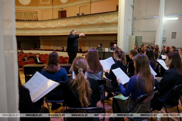 ФОТОФАКТ: Более 20 молодых хоровых дирижеров из Беларуси, России и Китая участвуют в конкурсе имени Ровдо ФОТОФАКТ: Более 20 молодых хоровых дирижеров из Беларуси, России и Китая участвуют в конкурсе имени Ровдо