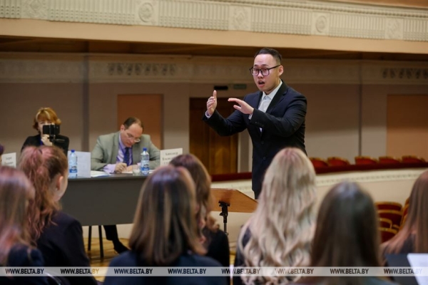 ФОТОФАКТ: Более 20 молодых хоровых дирижеров из Беларуси, России и Китая участвуют в конкурсе имени Ровдо ФОТОФАКТ: Более 20 молодых хоровых дирижеров из Беларуси, России и Китая участвуют в конкурсе имени Ровдо