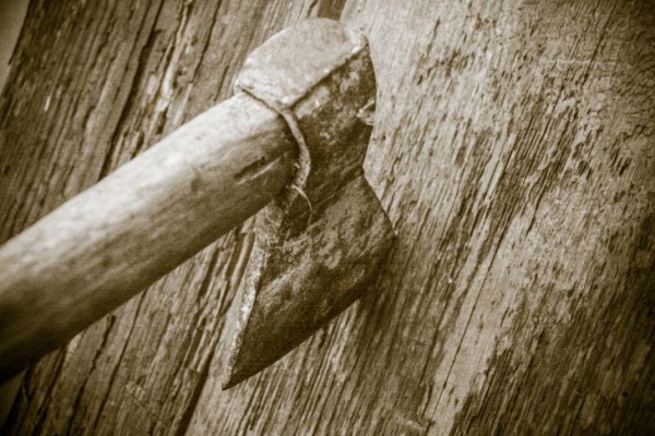 В Борисове просьба дать зажигалку или спички обернулась обухом топора по голове В Борисове просьба дать зажигалку или спички обернулась обухом топора по голове