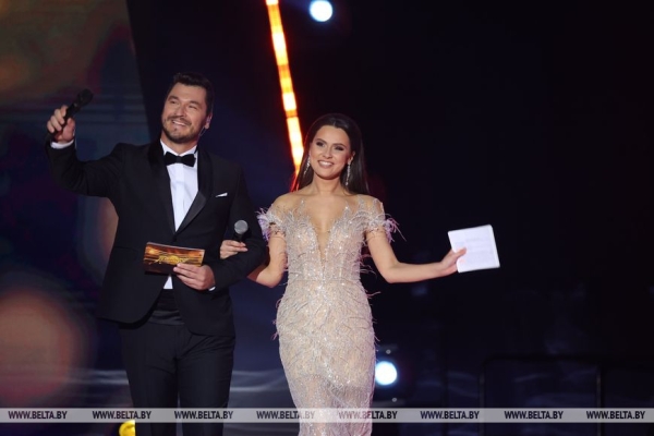 ФОТОФАКТ: Гала-концерт "Песня года Беларуси" во Дворце спорта ФОТОФАКТ: Гала-концерт "Песня года Беларуси" во Дворце спорта