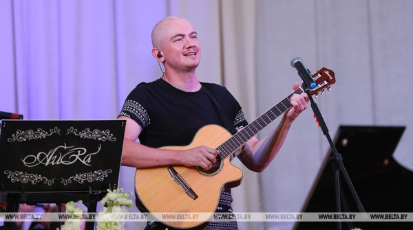 Руководитель группы "Аура" рассказал о том, что нужно для создания настоящей патриотической песни Руководитель группы "Аура" рассказал о том, что нужно для создания настоящей патриотической песни