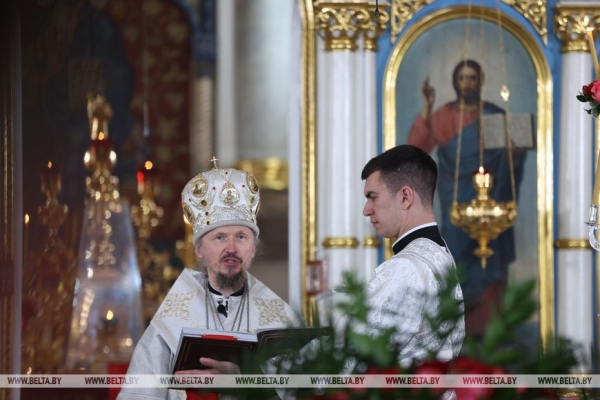 ФОТОФАКТ: Торжественные богослужения на Светлое Христово Воскресение ФОТОФАКТ: Торжественные богослужения на Светлое Христово Воскресение