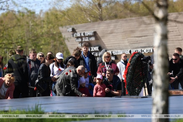 Луцкий: не сомневаюсь, что акцию по высадке деревьев в "Хатыни" поддержат многие белорусы Луцкий: не сомневаюсь, что акцию по высадке деревьев в "Хатыни" поддержат многие белорусы