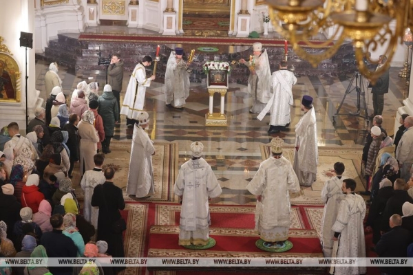 ФОТОФАКТ: Торжественные богослужения на Светлое Христово Воскресение ФОТОФАКТ: Торжественные богослужения на Светлое Христово Воскресение