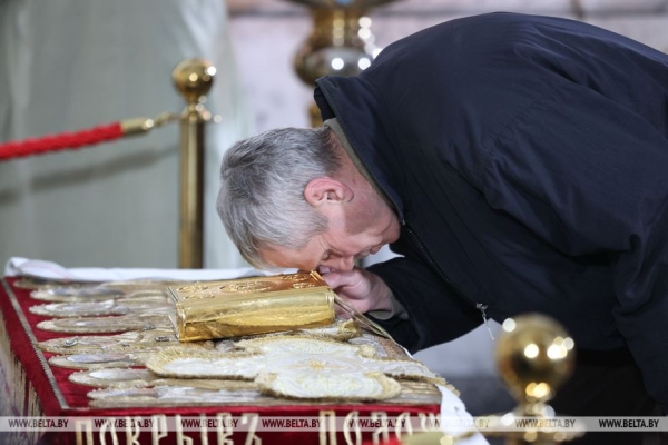 ФОТОФАКТ: Торжественные богослужения на Светлое Христово Воскресение ФОТОФАКТ: Торжественные богослужения на Светлое Христово Воскресение