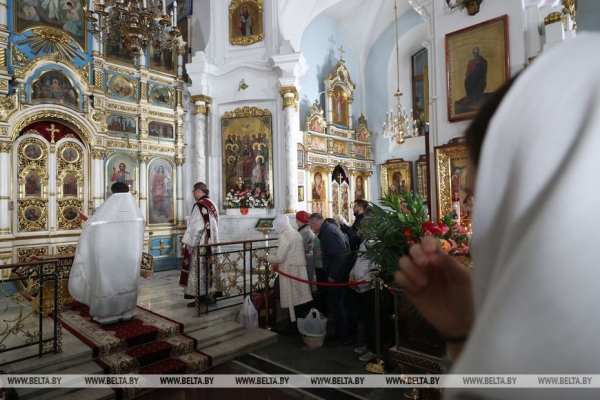 ФОТОФАКТ: Торжественные богослужения на Светлое Христово Воскресение ФОТОФАКТ: Торжественные богослужения на Светлое Христово Воскресение