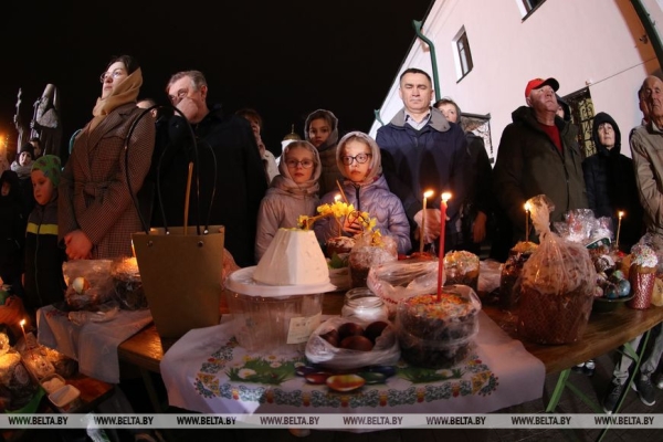 ФОТОФАКТ: Торжественные богослужения на Светлое Христово Воскресение ФОТОФАКТ: Торжественные богослужения на Светлое Христово Воскресение