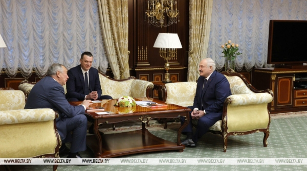 Российский "зонтик", новая страница в IT, первая леди и свечка с земляками. Итоги предпасхальной недели Президента Российский "зонтик", новая страница в IT, первая леди и свечка с земляками. Итоги предпасхальной недели Президента