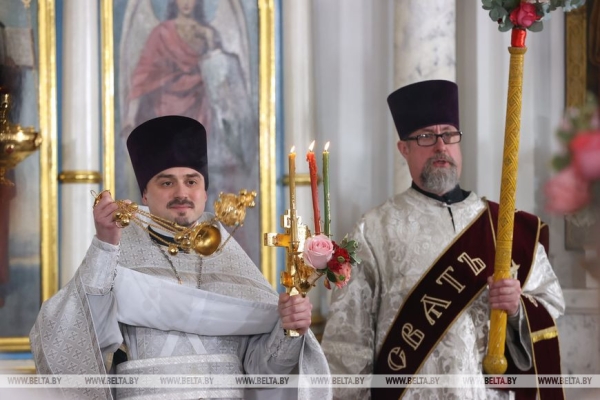 ФОТОФАКТ: Торжественные богослужения на Светлое Христово Воскресение ФОТОФАКТ: Торжественные богослужения на Светлое Христово Воскресение