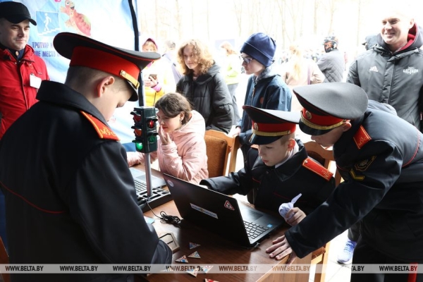 Рев моторов, выступление ОМОНа и кинологов. Как в Минске праздновали столетие БФСО "Динамо" Рев моторов, выступление ОМОНа и кинологов. Как в Минске праздновали столетие БФСО "Динамо"