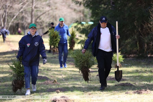 Луцкий: не сомневаюсь, что акцию по высадке деревьев в "Хатыни" поддержат многие белорусы Луцкий: не сомневаюсь, что акцию по высадке деревьев в "Хатыни" поддержат многие белорусы