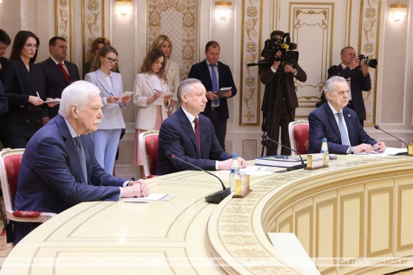 Лукашенко: деструктивные силы через конфликт в Украине втягивают нас всех в третью мировую войну Лукашенко: деструктивные силы через конфликт в Украине втягивают нас всех в третью мировую войну