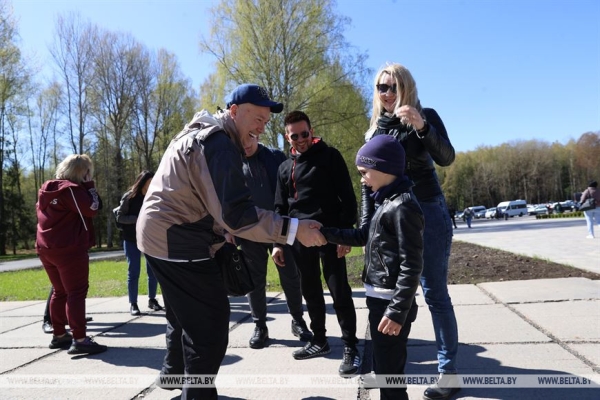 Луцкий: не сомневаюсь, что акцию по высадке деревьев в "Хатыни" поддержат многие белорусы Луцкий: не сомневаюсь, что акцию по высадке деревьев в "Хатыни" поддержат многие белорусы