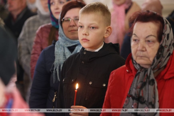ФОТОФАКТ: Торжественные богослужения на Светлое Христово Воскресение ФОТОФАКТ: Торжественные богослужения на Светлое Христово Воскресение