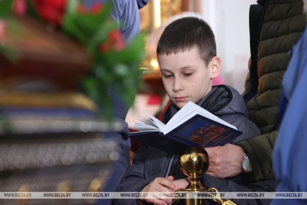 ФОТОФАКТ: Торжественные богослужения на Светлое Христово Воскресение ФОТОФАКТ: Торжественные богослужения на Светлое Христово Воскресение