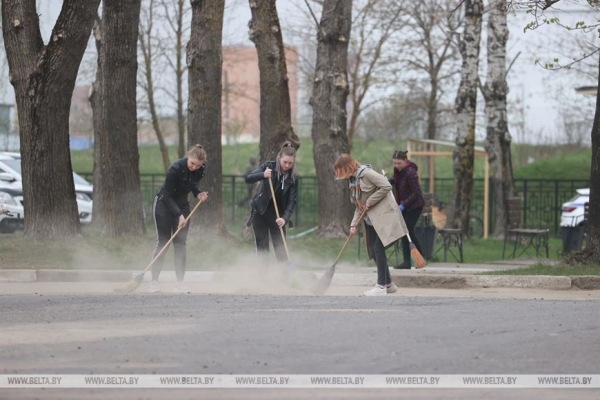 ФОТОРЕПОРТАЖ: Республиканский субботник прошел в Беларуси ФОТОРЕПОРТАЖ: Республиканский субботник прошел в Беларуси