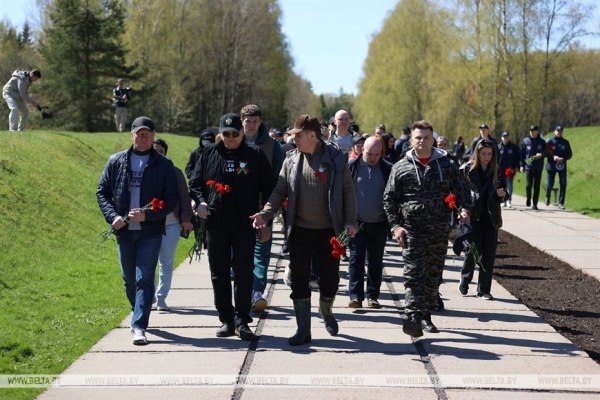 Луцкий: не сомневаюсь, что акцию по высадке деревьев в "Хатыни" поддержат многие белорусы Луцкий: не сомневаюсь, что акцию по высадке деревьев в "Хатыни" поддержат многие белорусы