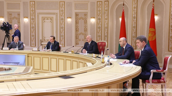 Лукашенко оценил ход строительства портов для белорусских грузов в Санкт-Петербурге и Мурманске Лукашенко оценил ход строительства портов для белорусских грузов в Санкт-Петербурге и Мурманске