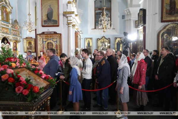 ФОТОФАКТ: Торжественные богослужения на Светлое Христово Воскресение ФОТОФАКТ: Торжественные богослужения на Светлое Христово Воскресение