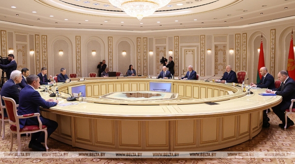 Лукашенко: Беларусь и Россия делают очень большую ставку на промышленную сферу Лукашенко: Беларусь и Россия делают очень большую ставку на промышленную сферу