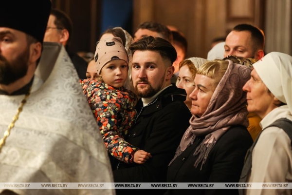 ФОТОФАКТ: Торжественные богослужения на Светлое Христово Воскресение ФОТОФАКТ: Торжественные богослужения на Светлое Христово Воскресение