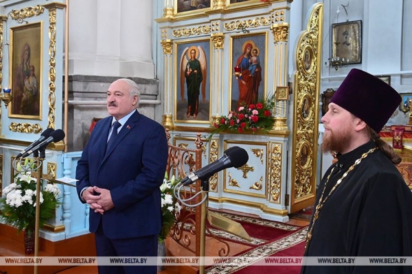 Российский "зонтик", новая страница в IT, первая леди и свечка с земляками. Итоги предпасхальной недели Президента Российский "зонтик", новая страница в IT, первая леди и свечка с земляками. Итоги предпасхальной недели Президента