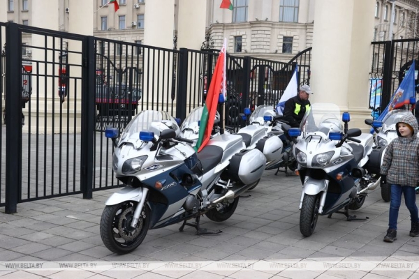 Рев моторов, выступление ОМОНа и кинологов. Как в Минске праздновали столетие БФСО "Динамо" Рев моторов, выступление ОМОНа и кинологов. Как в Минске праздновали столетие БФСО "Динамо"