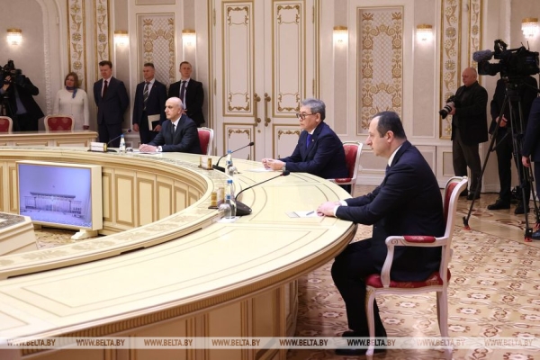 Лукашенко: постсоветские страны стремятся к более тесному взаимодействию, и это обосновано самой жизнью Лукашенко: постсоветские страны стремятся к более тесному взаимодействию, и это обосновано самой жизнью