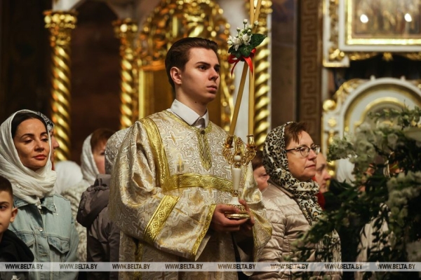 ФОТОФАКТ: Торжественные богослужения на Светлое Христово Воскресение ФОТОФАКТ: Торжественные богослужения на Светлое Христово Воскресение