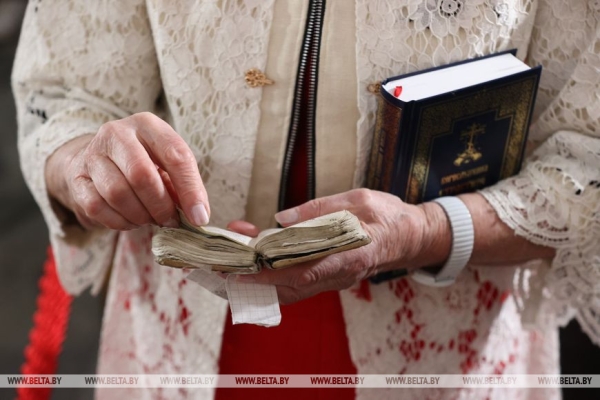 ФОТОФАКТ: Торжественные богослужения на Светлое Христово Воскресение ФОТОФАКТ: Торжественные богослужения на Светлое Христово Воскресение