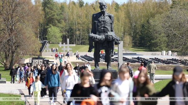 Луцкий: не сомневаюсь, что акцию по высадке деревьев в "Хатыни" поддержат многие белорусы Луцкий: не сомневаюсь, что акцию по высадке деревьев в "Хатыни" поддержат многие белорусы