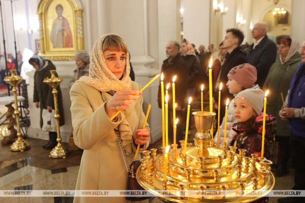 ФОТОФАКТ: Торжественные богослужения на Светлое Христово Воскресение ФОТОФАКТ: Торжественные богослужения на Светлое Христово Воскресение