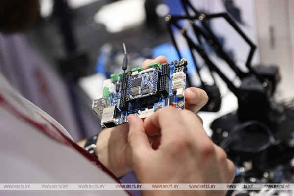 Головченко: в условиях внешнего давления нужно обеспечить технологическую независимость и цифровой суверенитет Головченко: в условиях внешнего давления нужно обеспечить технологическую независимость и цифровой суверенитет