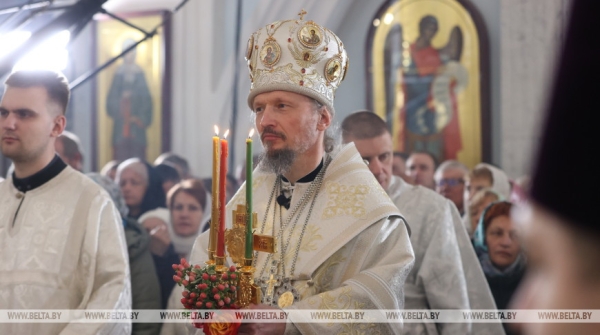 ФОТОФАКТ: Торжественные богослужения на Светлое Христово Воскресение ФОТОФАКТ: Торжественные богослужения на Светлое Христово Воскресение