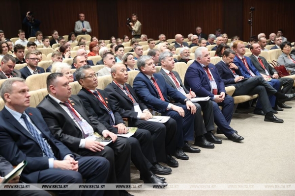 Луцкий на антифашистском форуме: посягнувших на нашу независимость будет ожидать возмездие Луцкий на антифашистском форуме: посягнувших на нашу независимость будет ожидать возмездие